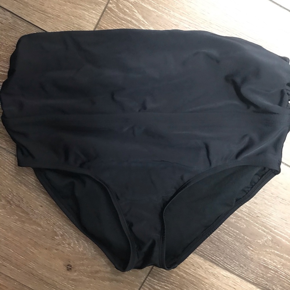 Maternity bathing suit bottoms